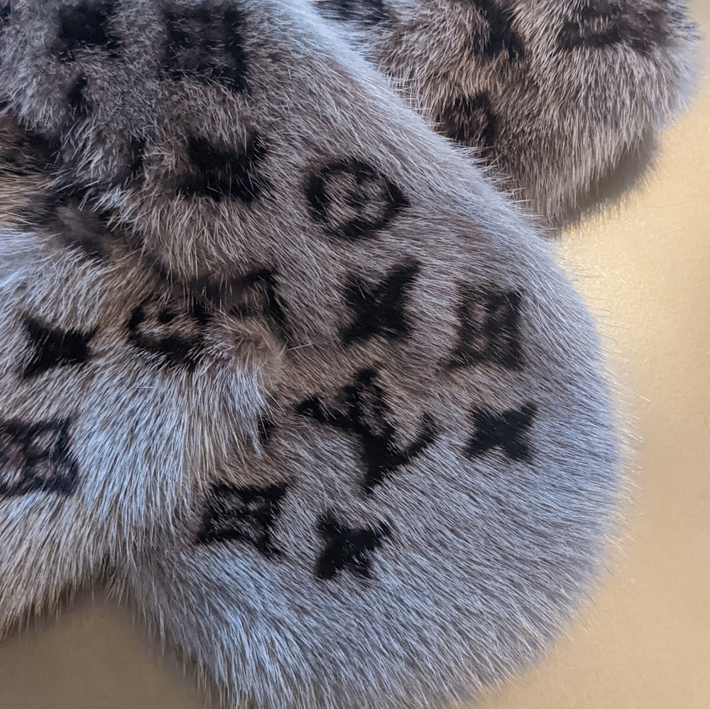 Luis Vuitton mink stole - Picture 2 of 7